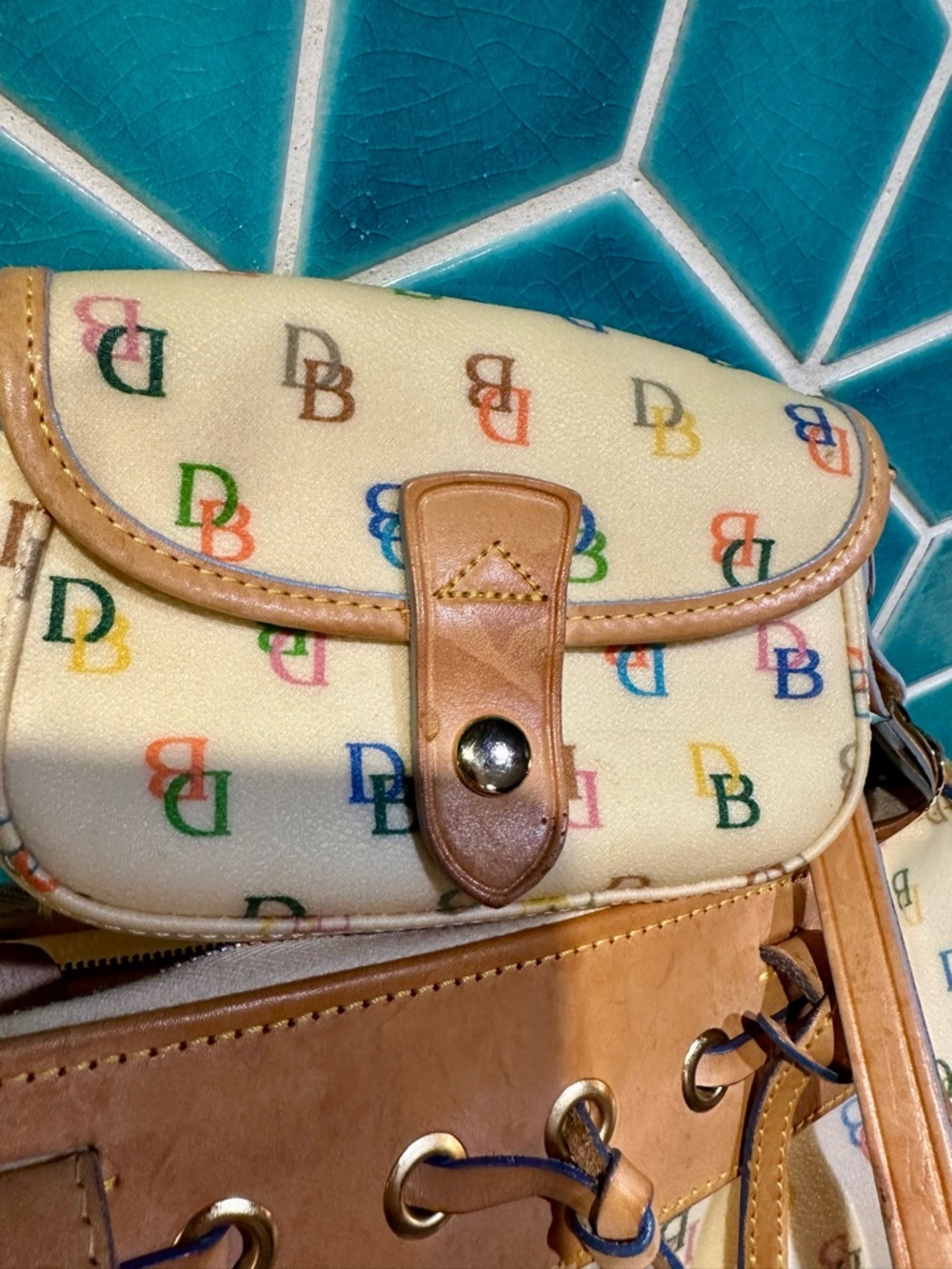 Dooney & Bourke Cream Multicolor DB Logo Tote with Matching Pouch - Picture 12 of 12